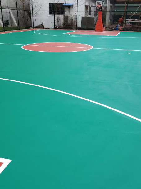 荣昌 球场长期使用易出现地面开裂